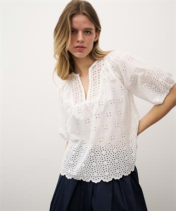 0039 Italy linnen blouse broderie Maybelin