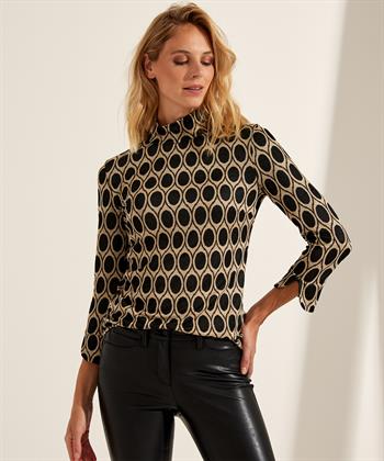 Ana Alcazar col top