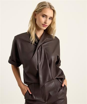 Caroline Biss vegan leather top sier strik