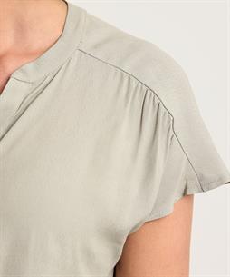 Giulia e Tu blouse kniphals