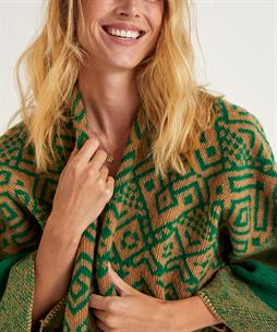 Giulia e Tu poncho vest ikat