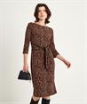 Joseph Ribkoff jurk panterprint met strik detail