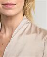 Joseph Ribkoff silky blouse knoop
