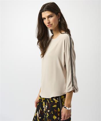 Joseph Ribkoff silky blouse strass mouw