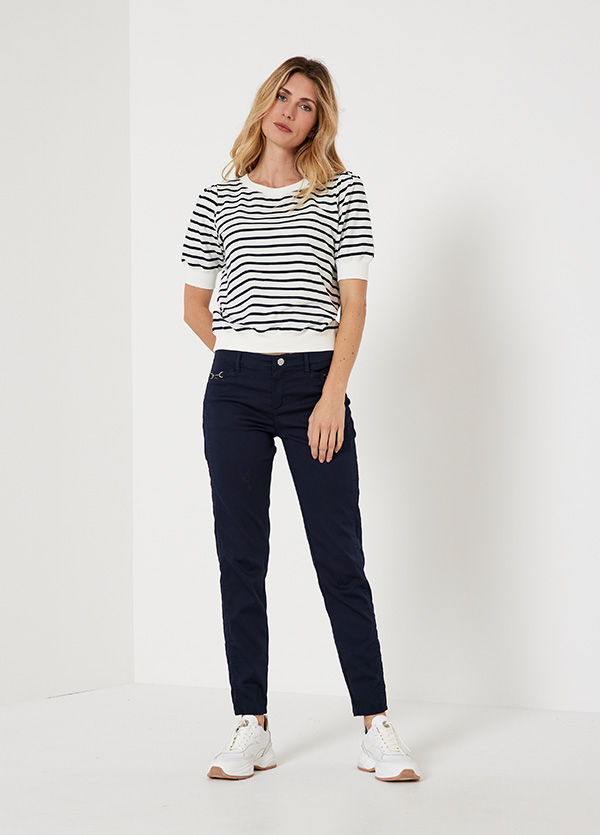 Look 049B