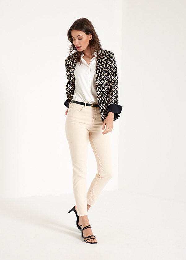 Look 085E