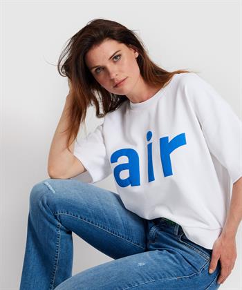OUI sweater Air logo