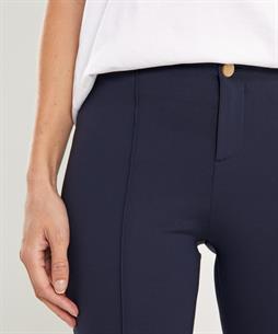 Rosner broek deelnaad Alisa