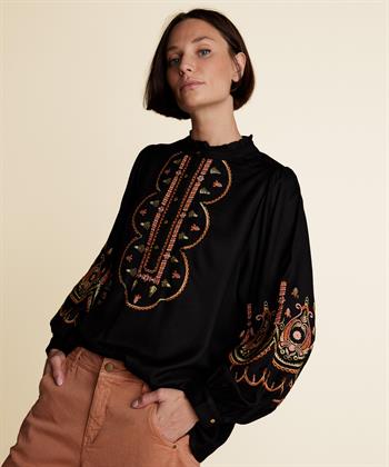 Summum blouse embroidery