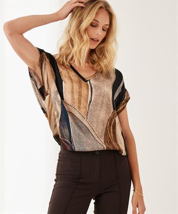 Summum top flowy lines