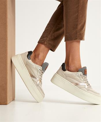 VIA VAI platform sneaker Isa Brooklyn